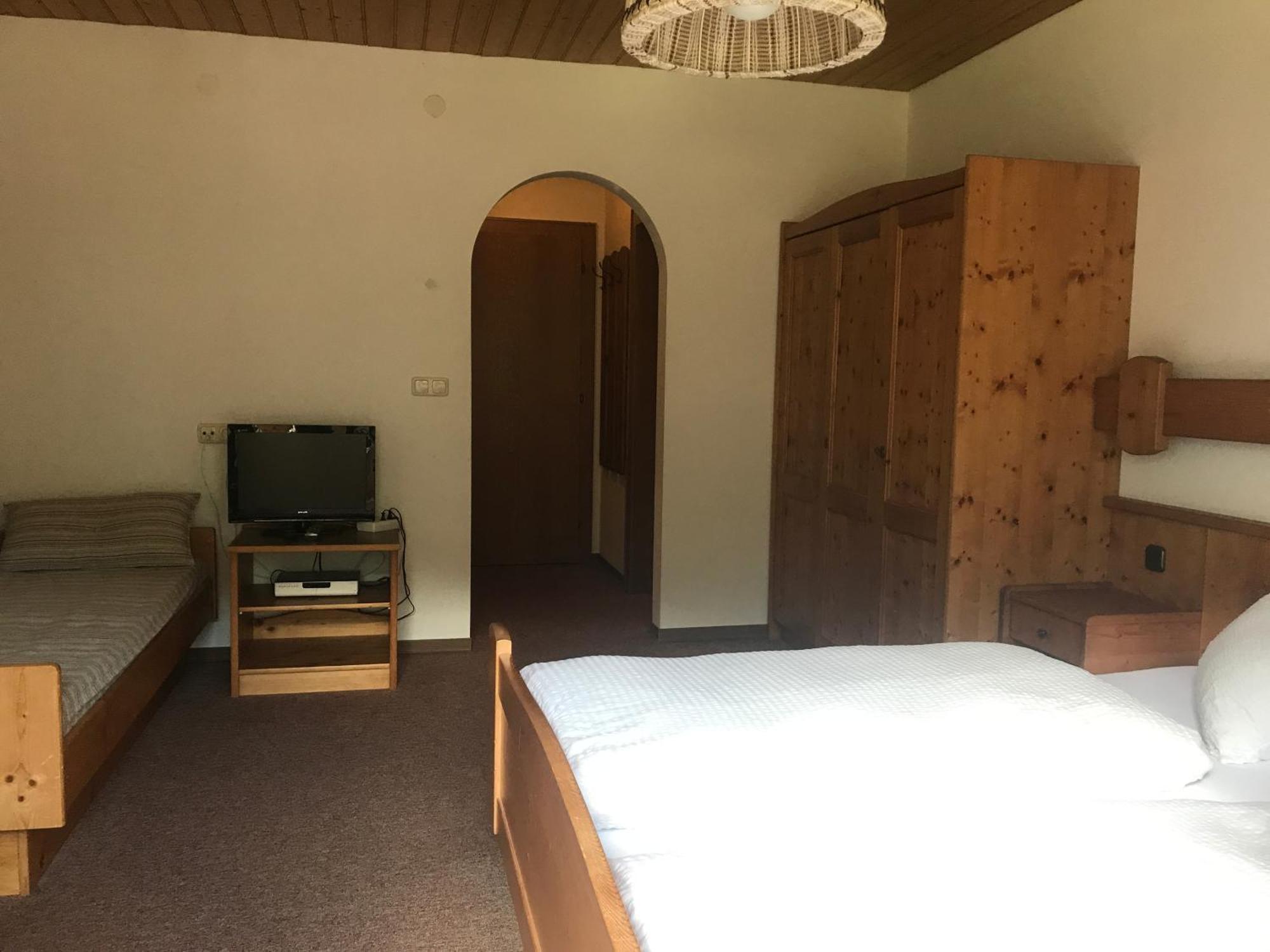 Gasthof Wacht Untertilliach Room photo